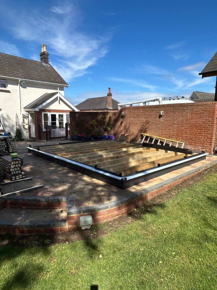garden room with no side access